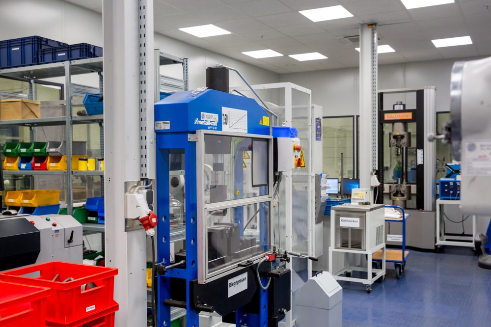 سرویس آزمایشگاه و تست مواد